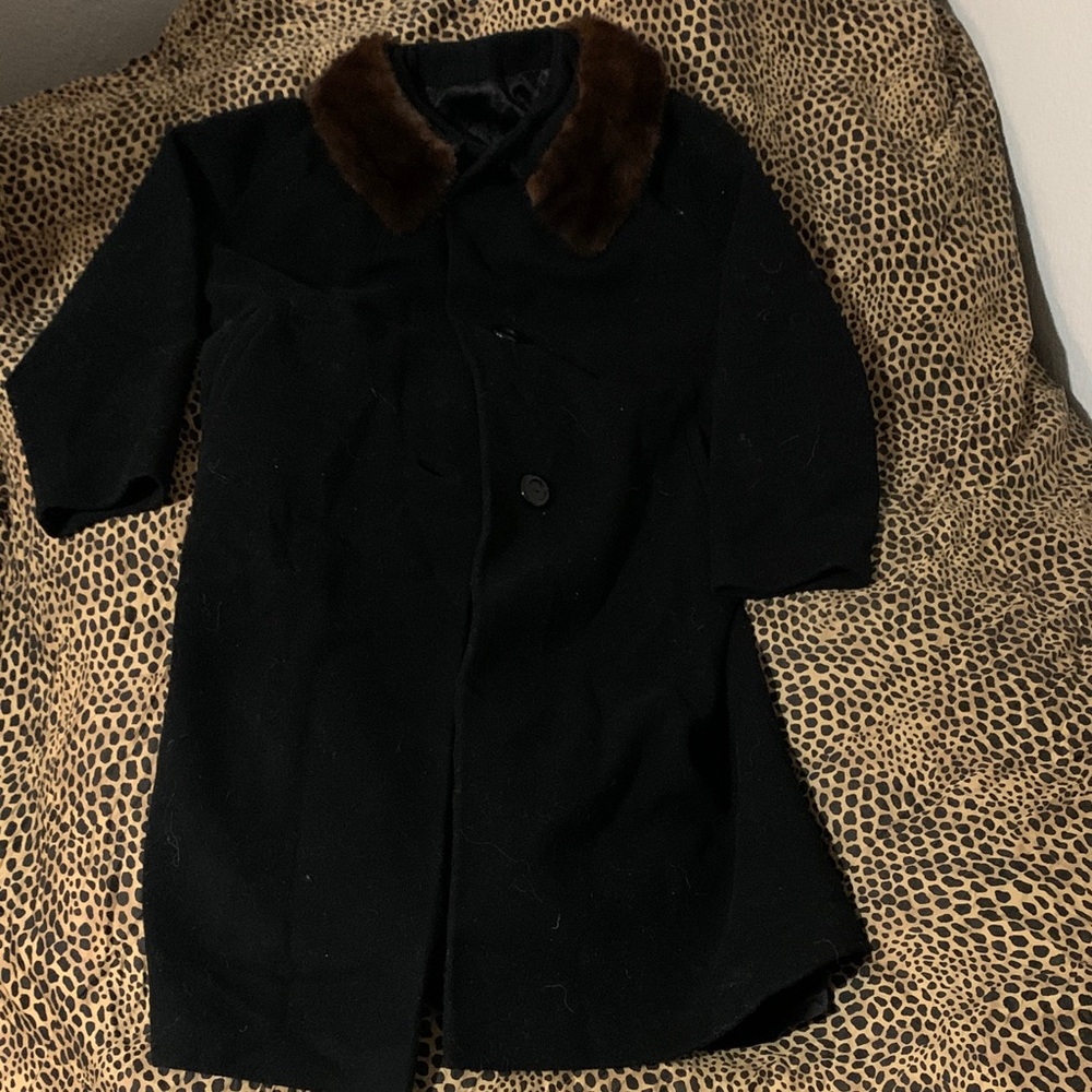 Chic Black Pea Coat with Brown Collar